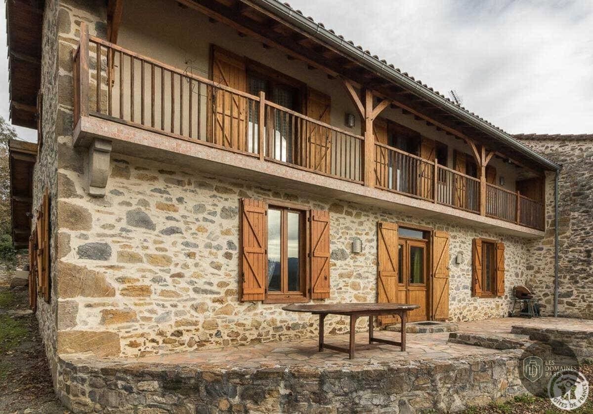 Vue extérieure du domaine La Ferme des Janets en Provence-Alpes-Côte d'Azur