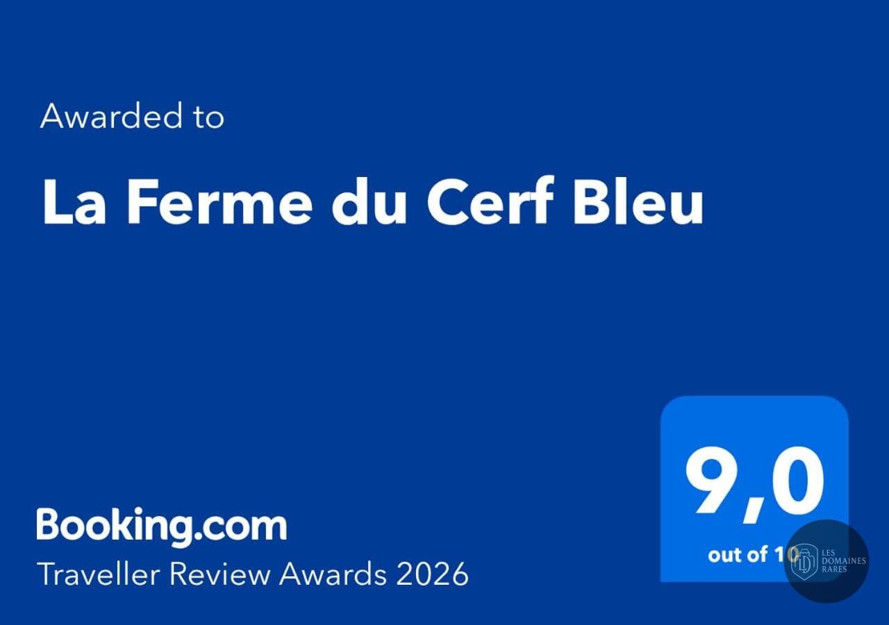 Vue de l'hôtel La Ferme du Ravin Bleu en Île-de-France