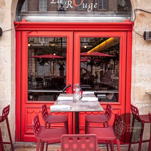 Vue extérieure du moulin La Folie Rouge à Bordeaux en Nouvelle-Aquitaine