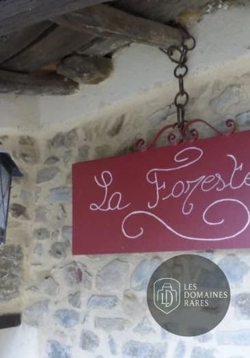 Vue extérieure du domaine La Forestelle en Auvergne-Rhône-Alpes