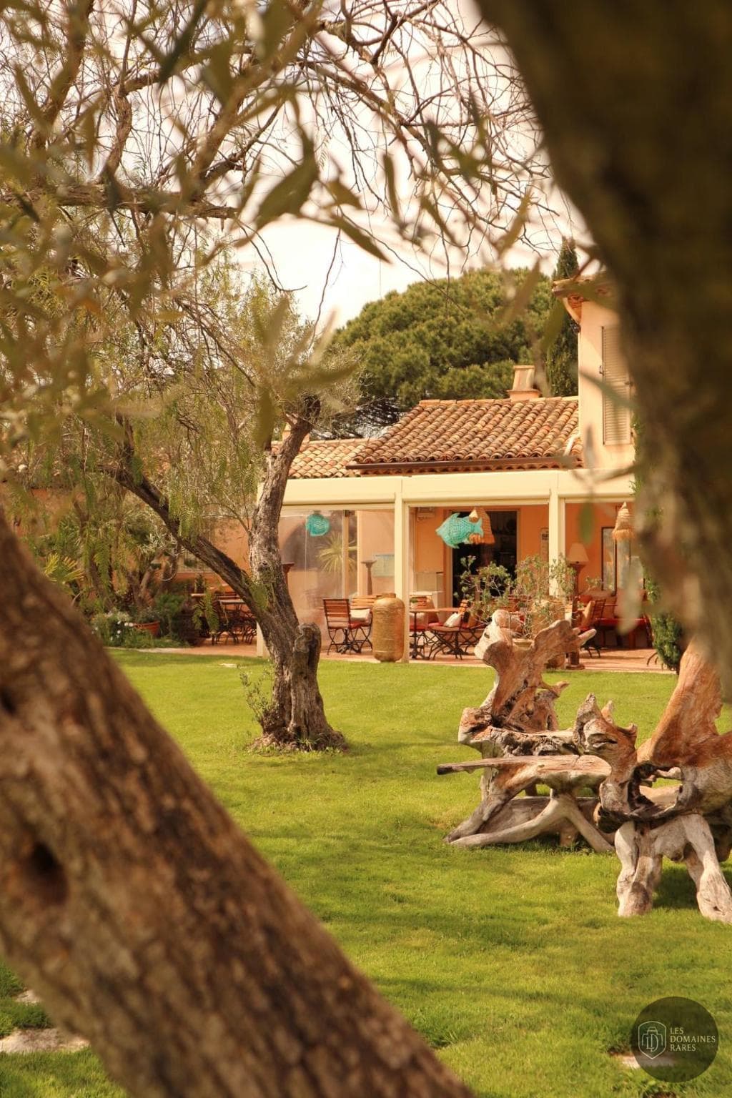 Vue extérieure de l'hôtel La Garbine à Ramatuelle en Provence-Alpes-Côte d'Azur