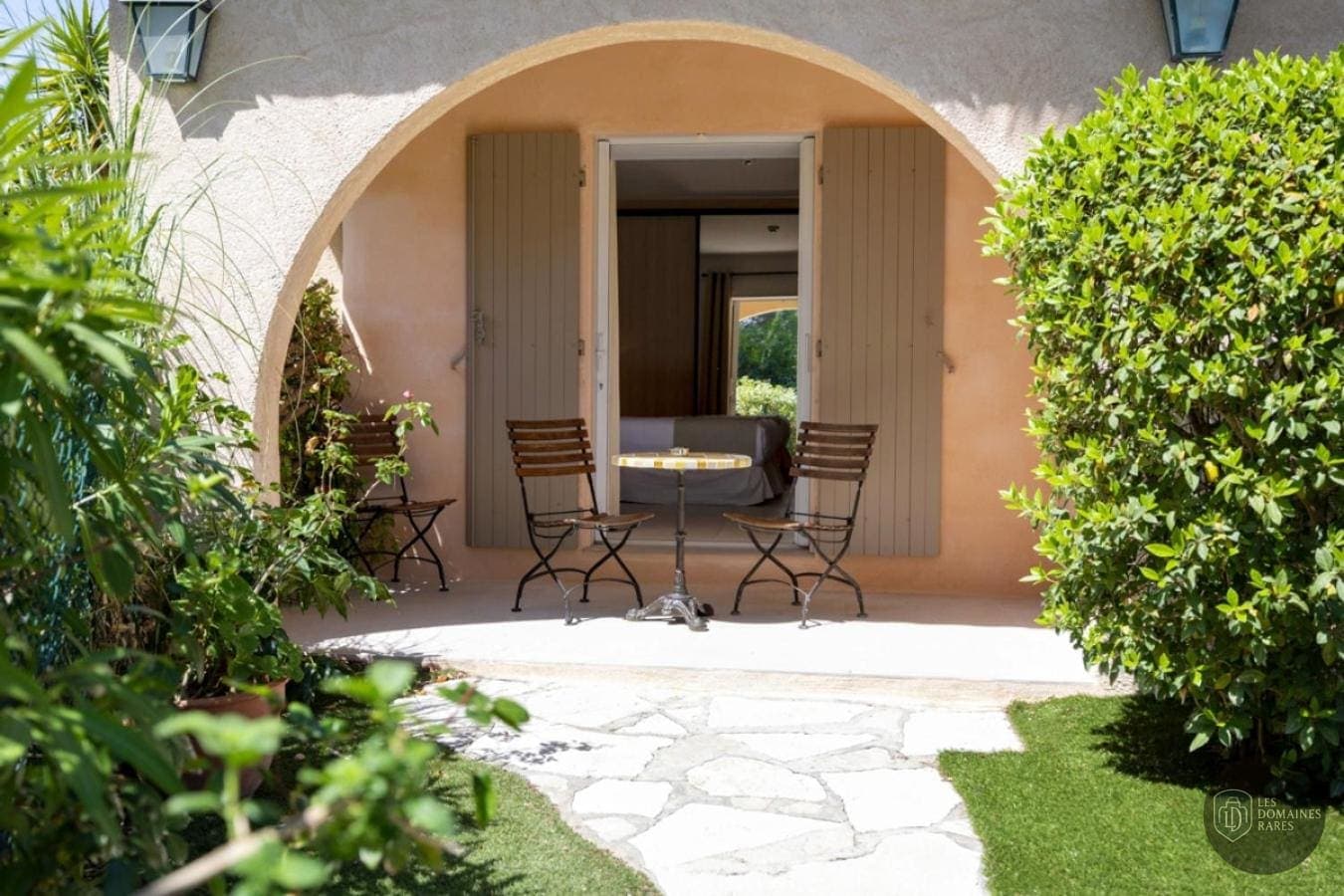 Vue extérieure de l'hôtel La Garbine à Ramatuelle en Provence-Alpes-Côte d'Azur