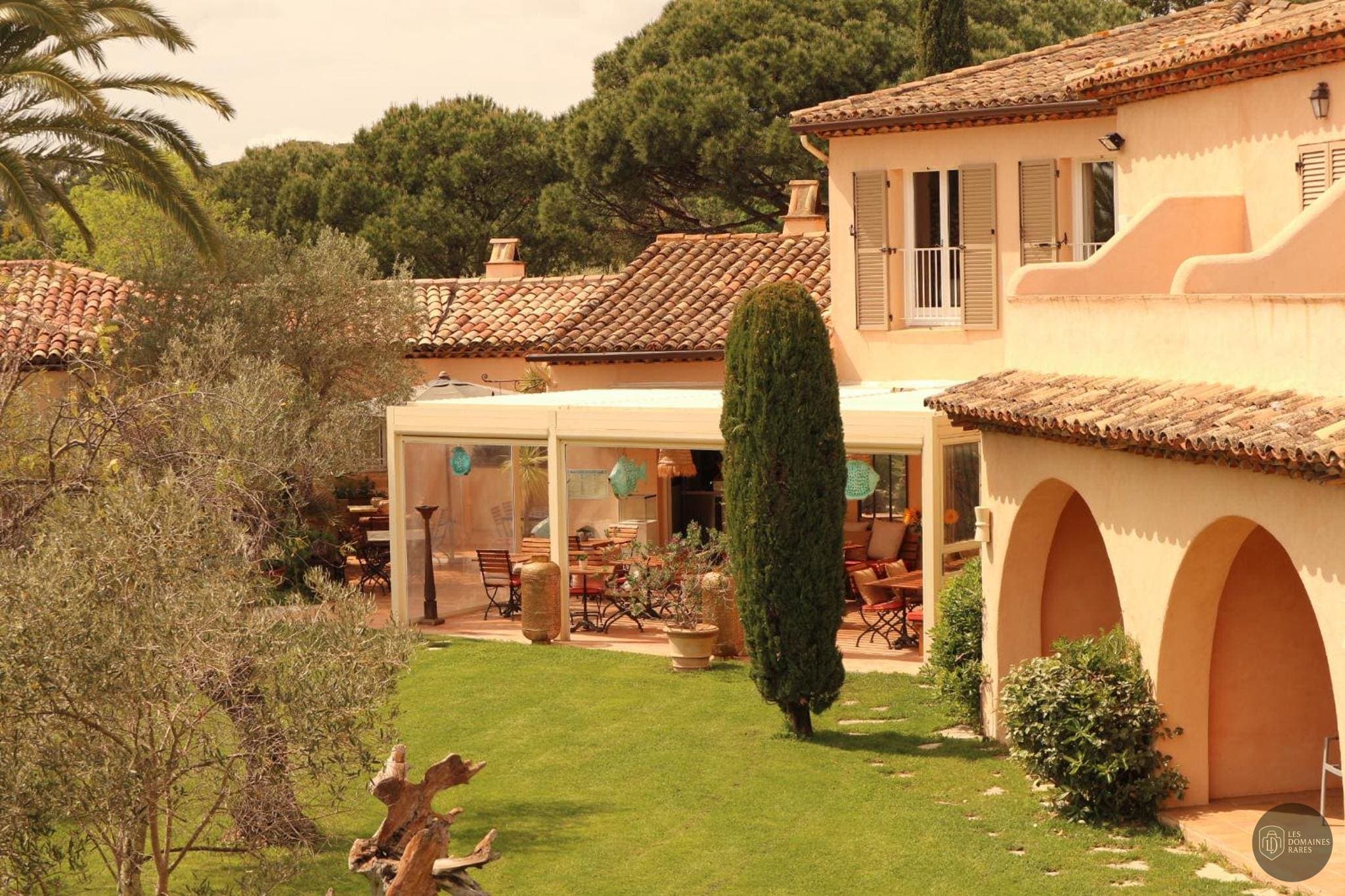 Vue extérieure de l'hôtel La Garbine à Ramatuelle en Provence-Alpes-Côte d'Azur