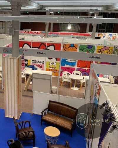 Vue d'ensemble d'un salon d'exposition