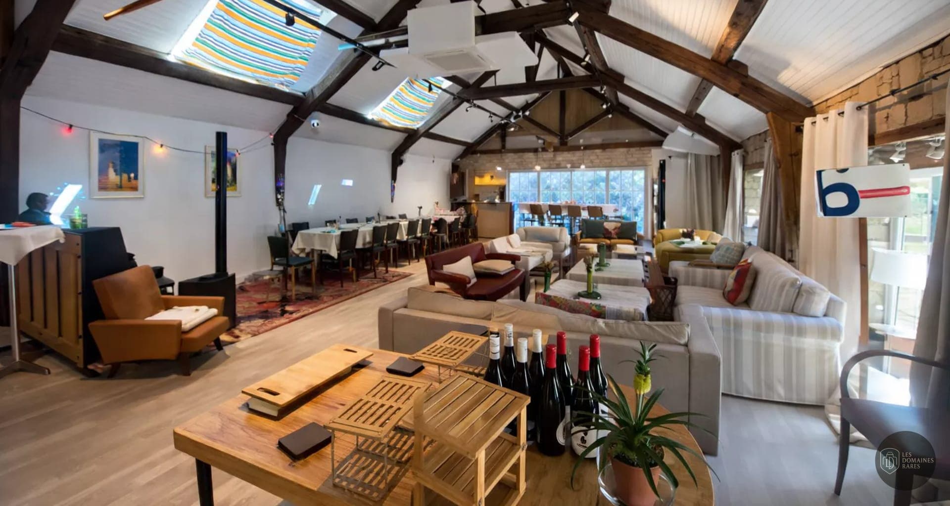 Espace intérieur du lieu La Grange Café à Vannes en Bretagne