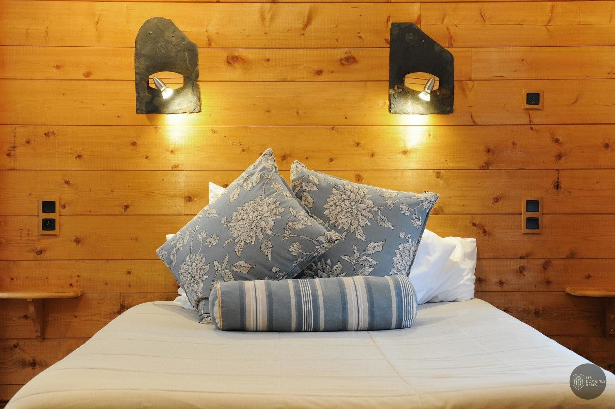 Chambre de l'hôtel La Grange aux Marmottes à Viscos en Occitanie