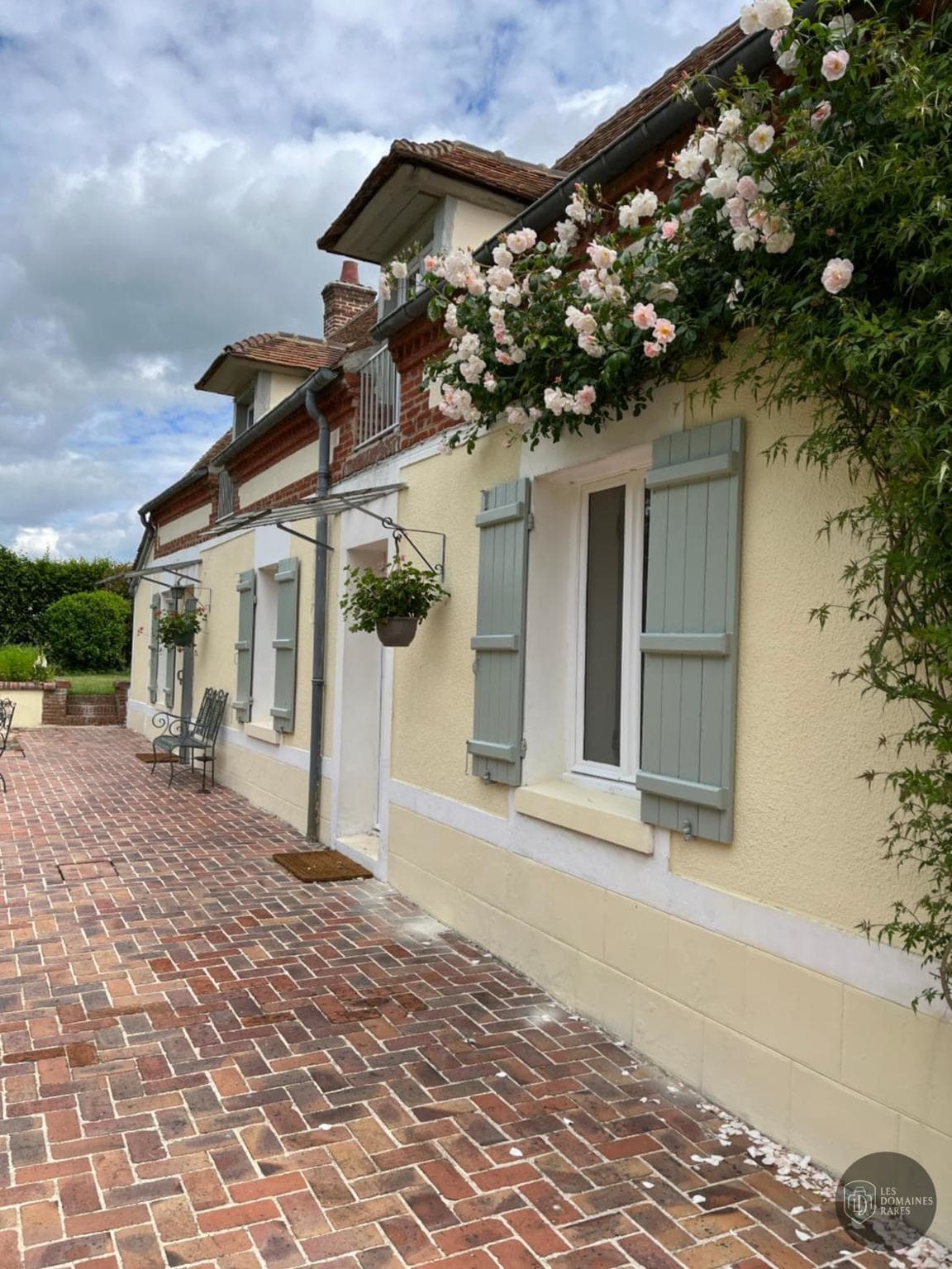Vue extérieure de l'hôtel La Guitoune en Nouvelle-Aquitaine