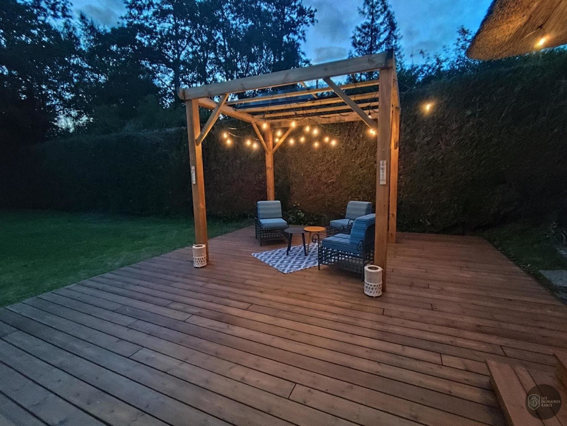 Vue extérieure de l'hôtel La Huchette à Replonges en Auvergne-Rhône-Alpes