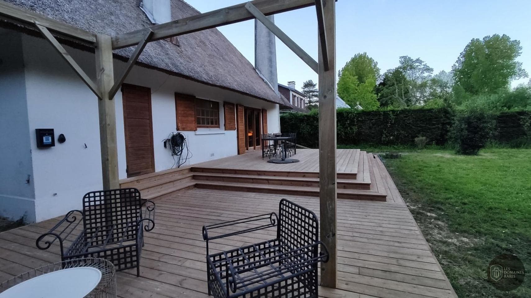 Vue extérieure de l'hôtel La Huchette à Replonges en Auvergne-Rhône-Alpes