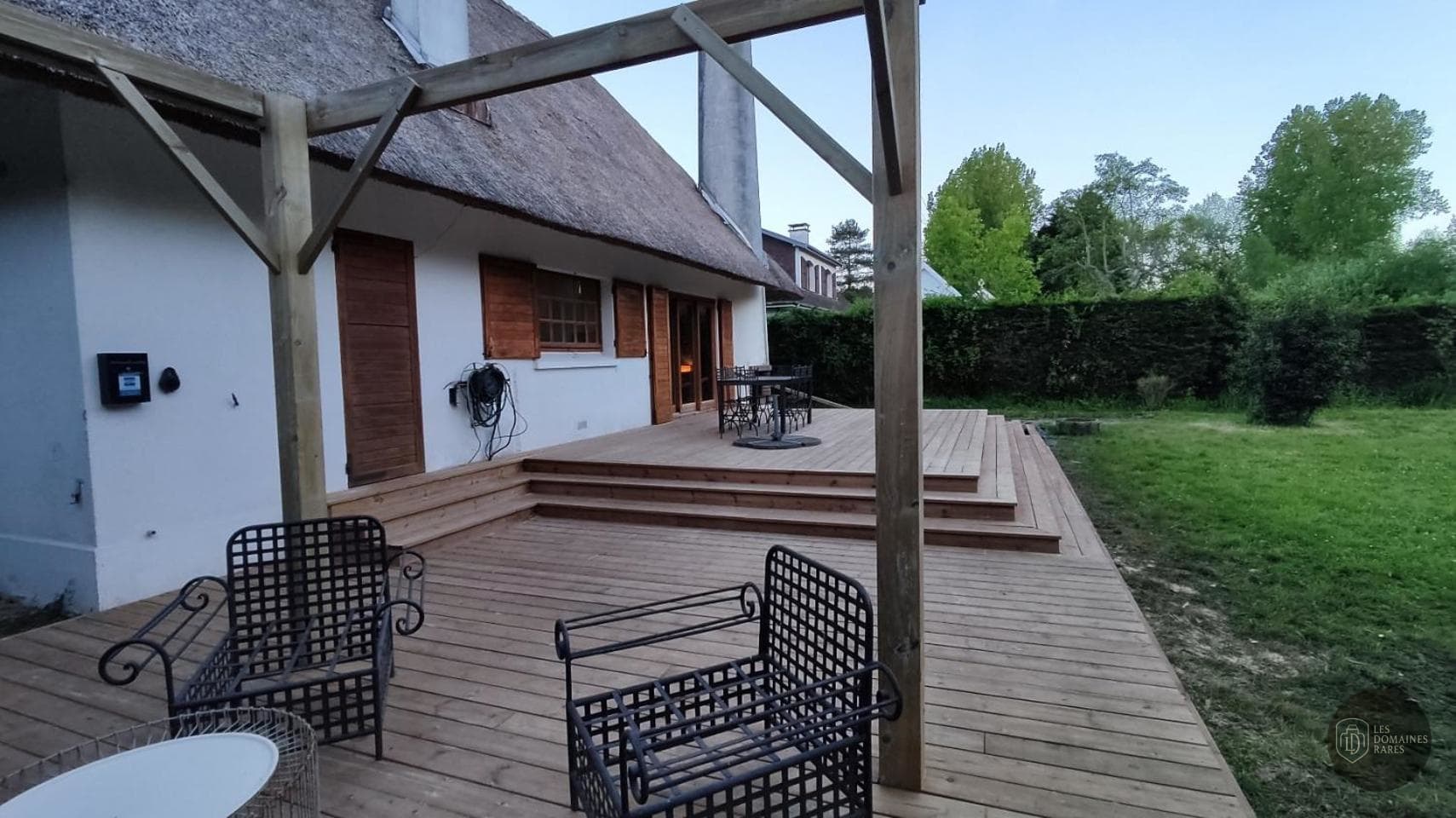 Vue extérieure de l'hôtel La Huchette à Replonges en Auvergne-Rhône-Alpes