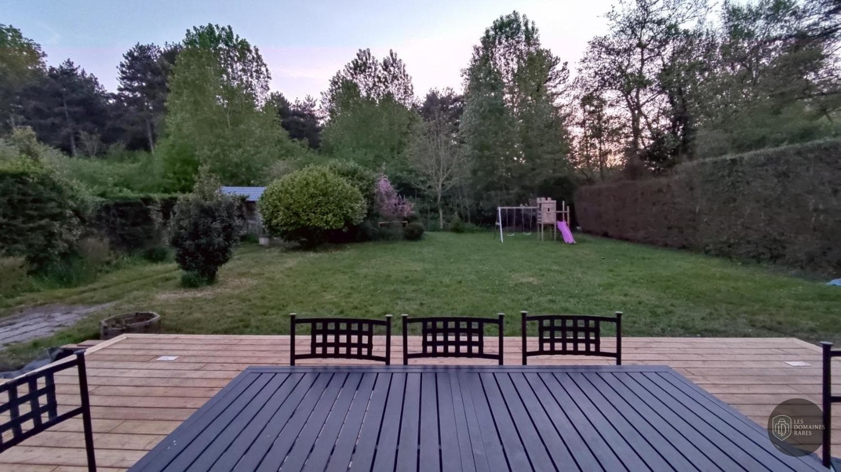 Vue extérieure de l'hôtel La Huchette à Replonges en Auvergne-Rhône-Alpes