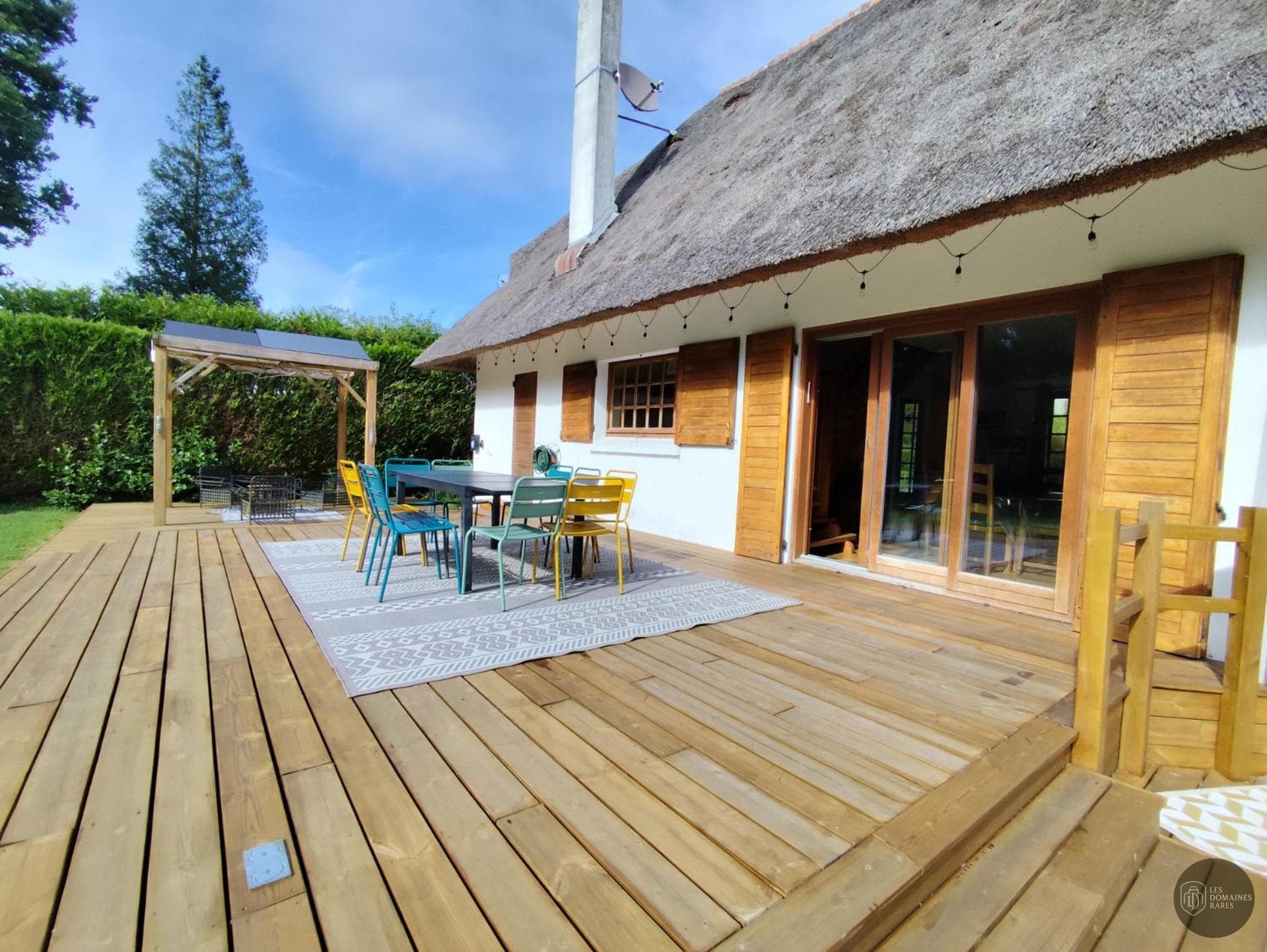 Vue extérieure de l'hôtel La Huchette à Replonges en Auvergne-Rhône-Alpes