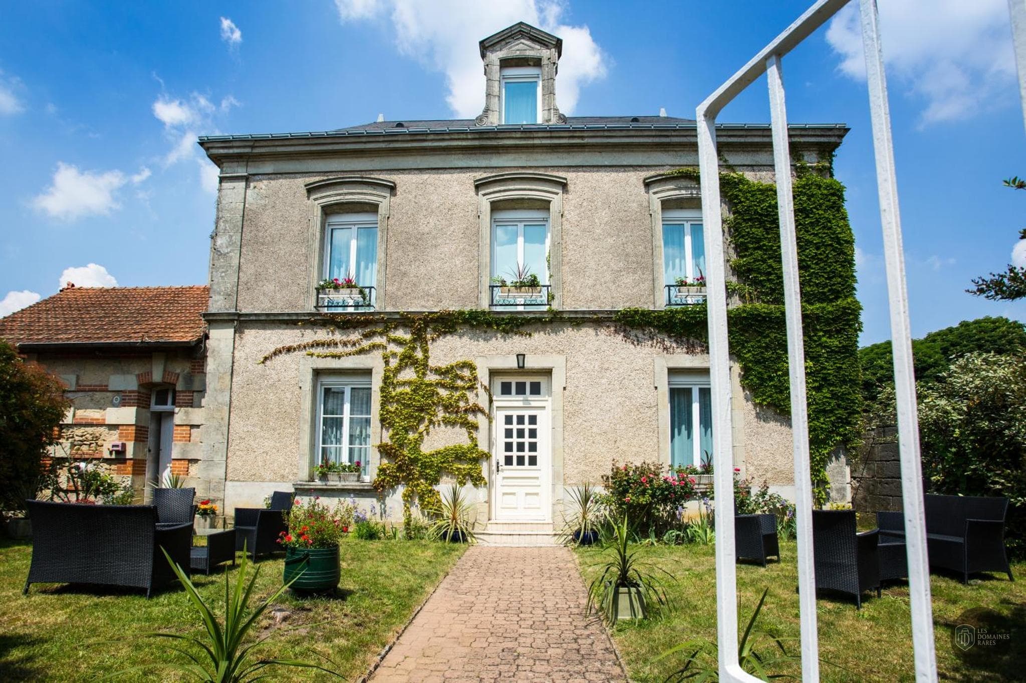 Vue extérieure du lieu La Mère Hamard à Semblancay en Centre-Val de Loire