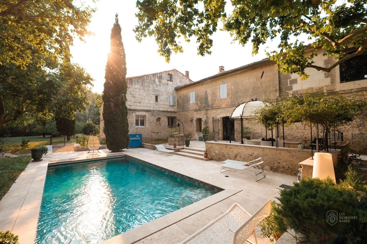 Vue extérieure du domaine La Mérindole à Fontvieille en Provence-Alpes-Côte d'Azur