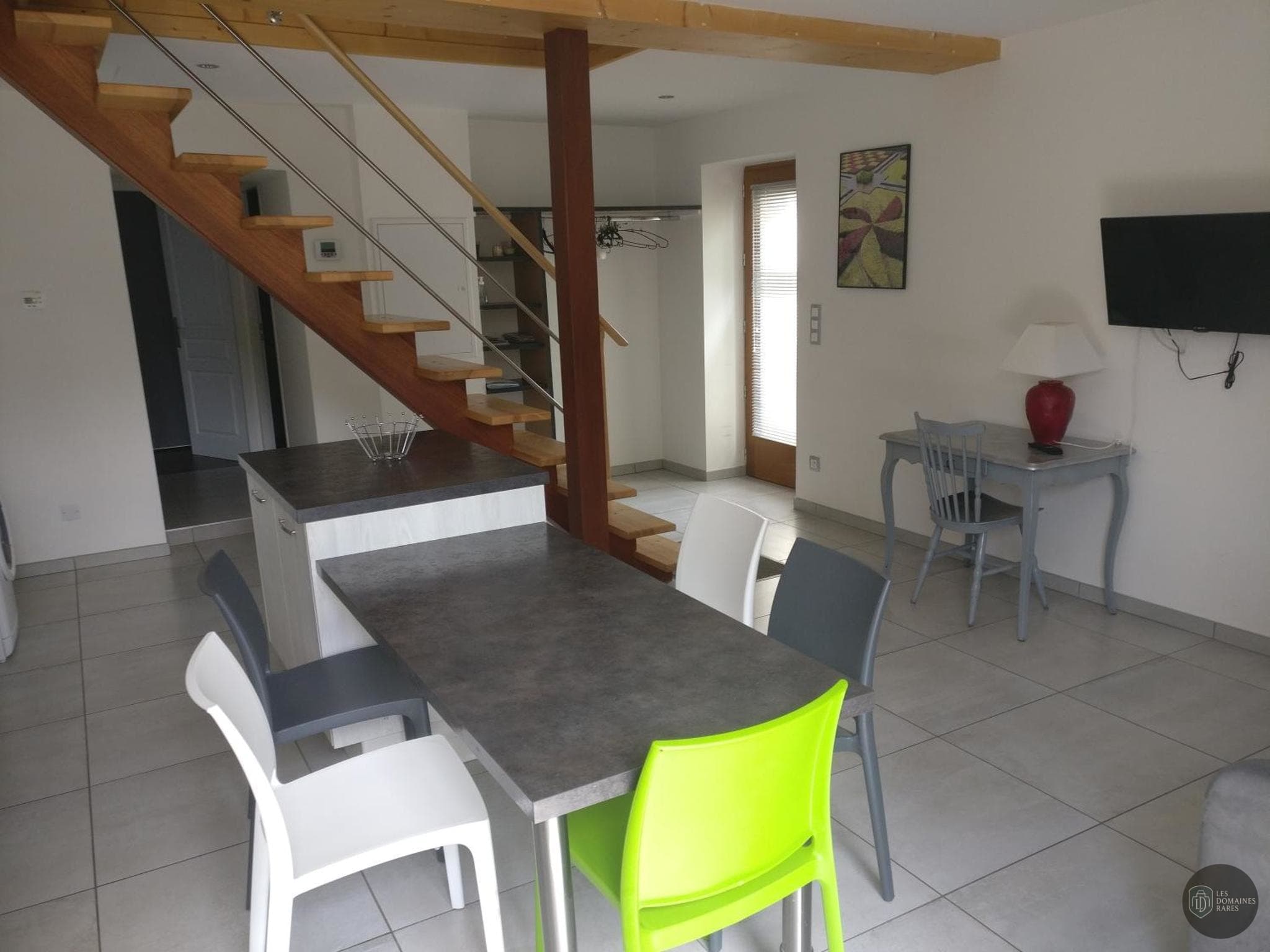 Vue extérieure du salle de réception La Maison de Pierre à Vénès en Occitanie