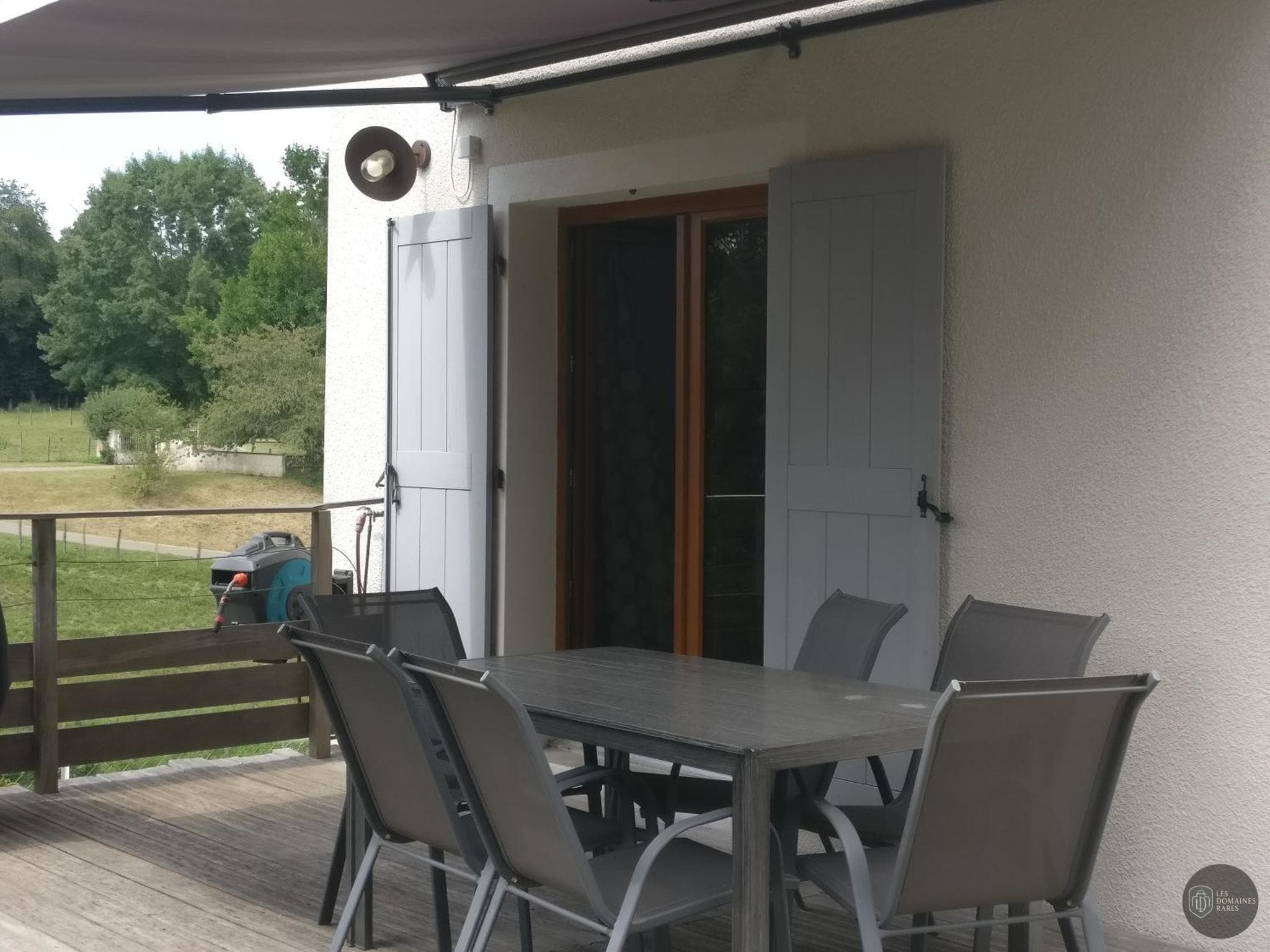 Vue extérieure du salle de réception La Maison de Pierre à Vénès en Occitanie