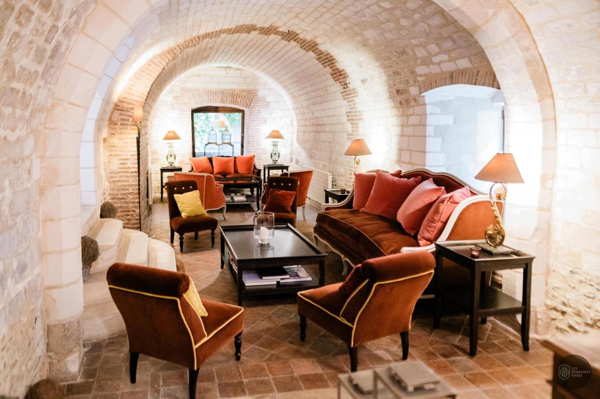 Vue extérieure de l'hôtel La Maison de Rhodes à Troyes en Grand Est