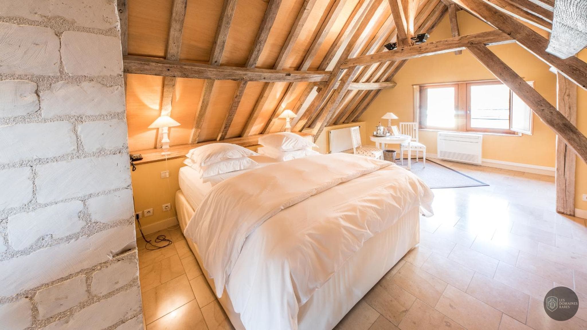 Vue extérieure de l'hôtel La Maison de Rhodes à Troyes en Grand Est