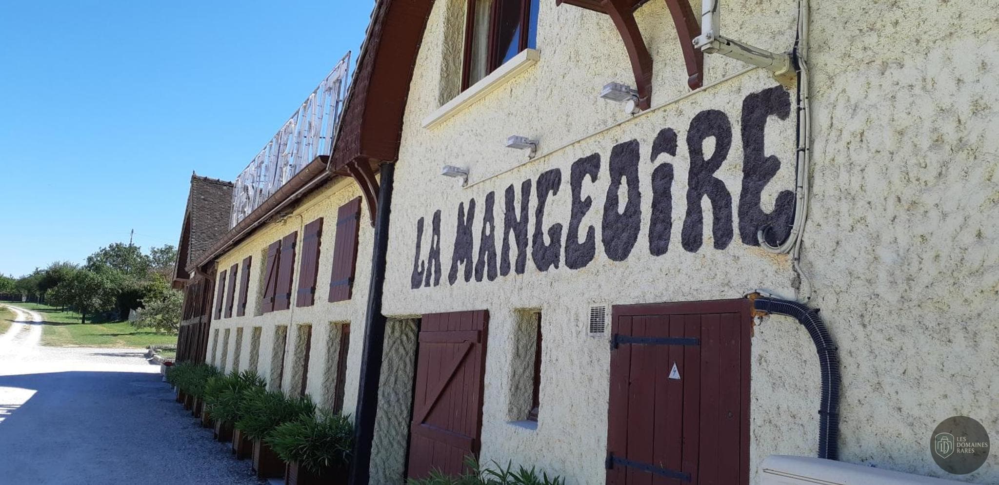 La Mangeoire — Extérieur