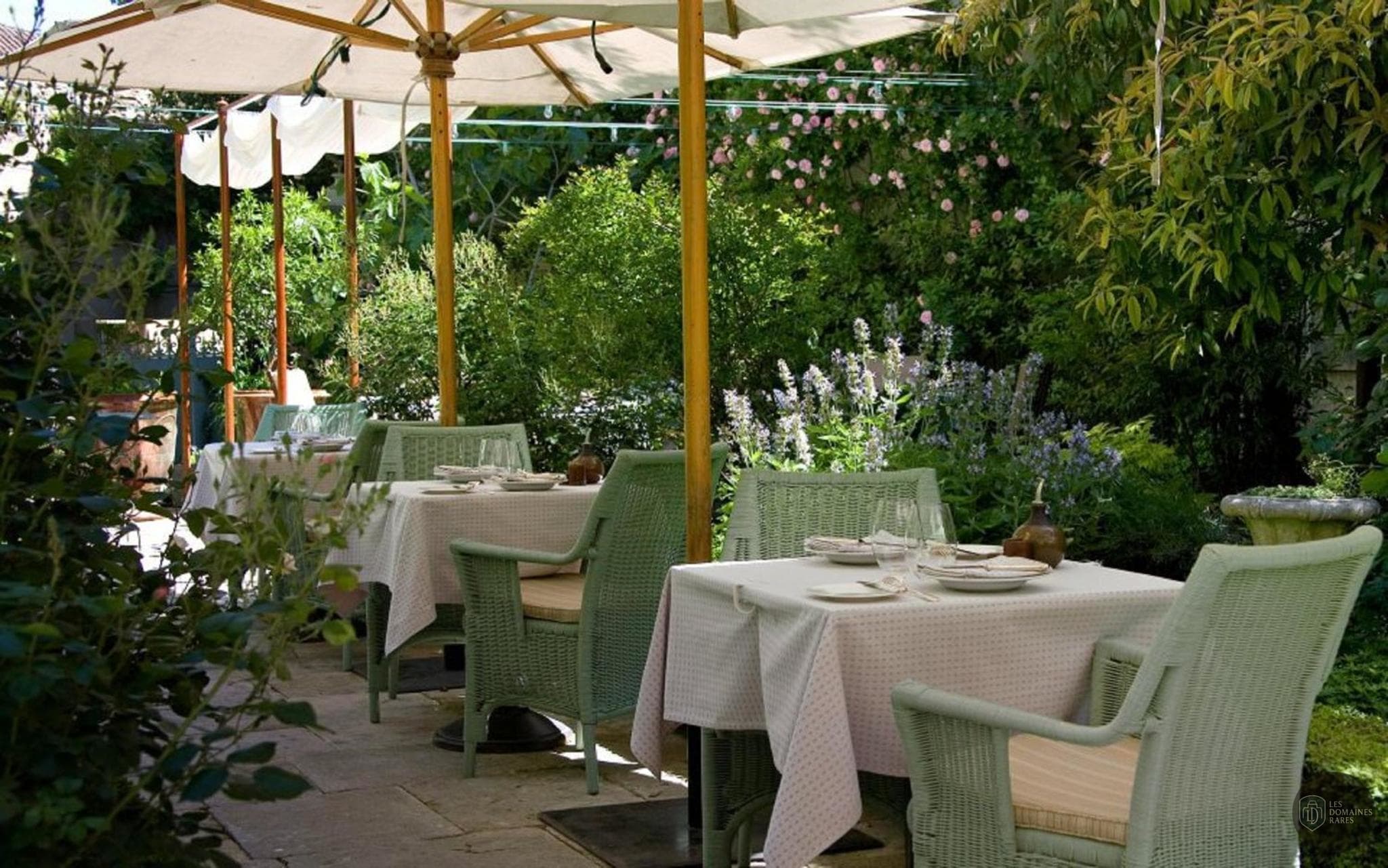 Vue extérieure de l'hôtel La Mirande en Provence-Alpes-Côte d'Azur