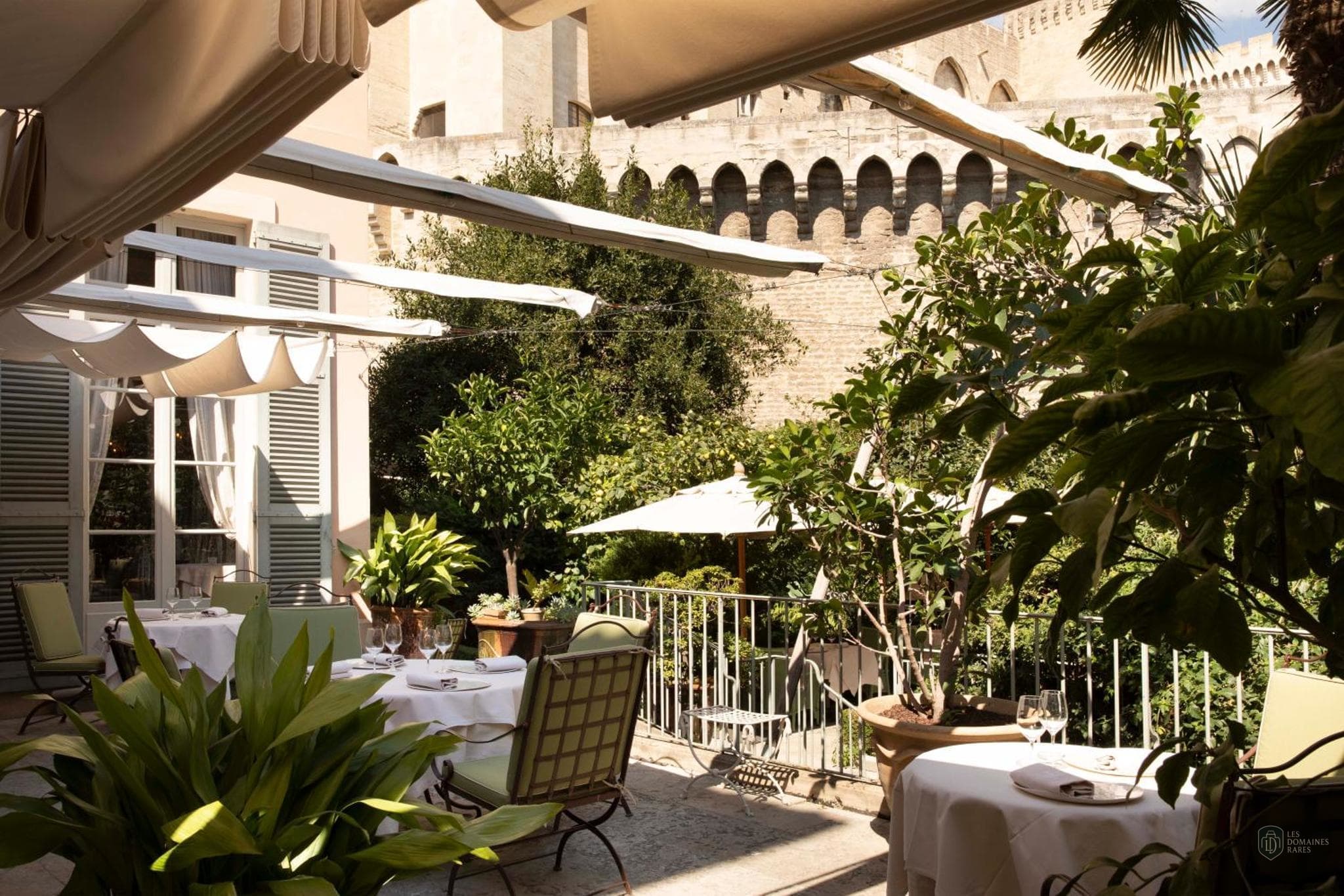Vue extérieure de l'hôtel La Mirande en Provence-Alpes-Côte d'Azur