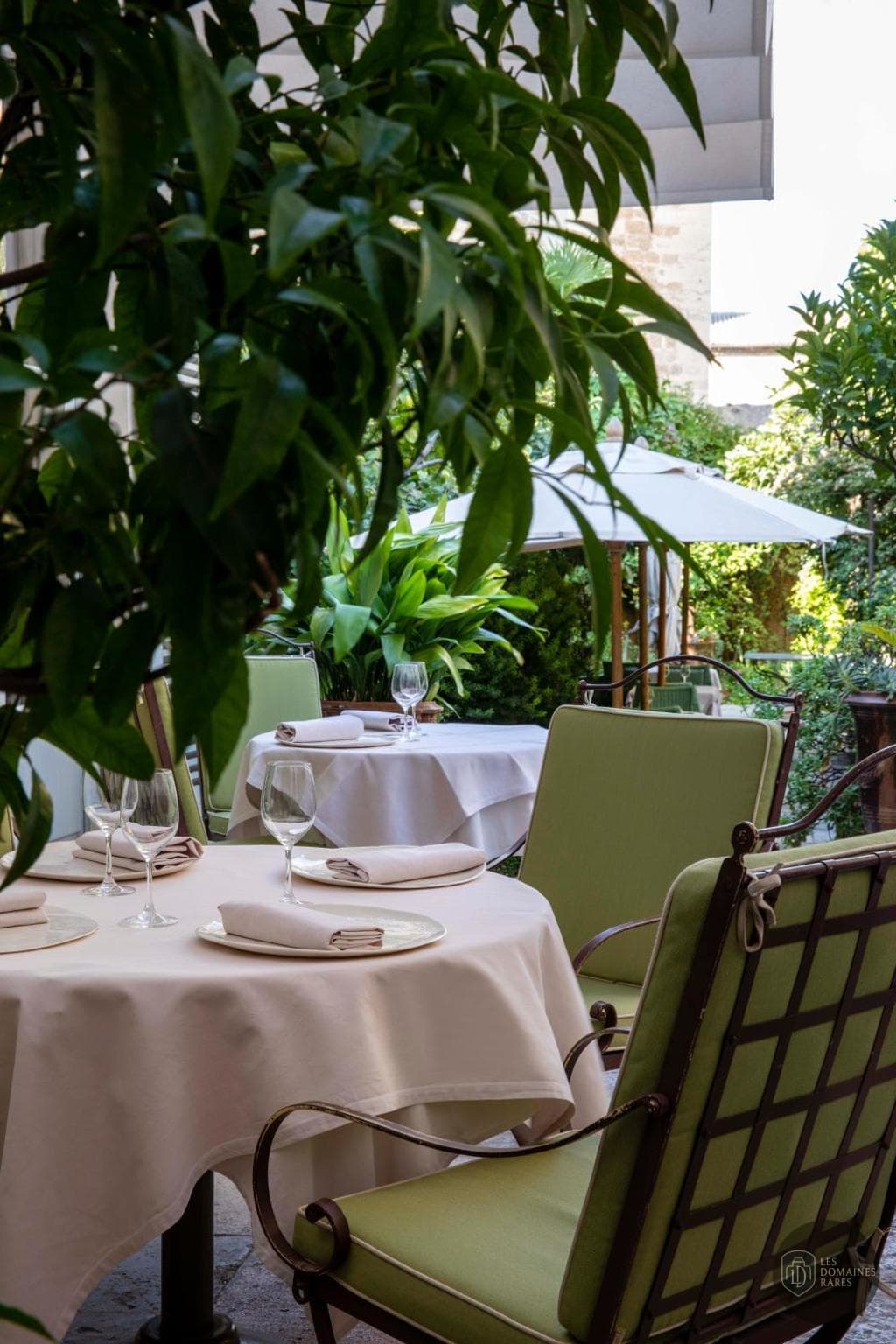 Vue extérieure de l'hôtel La Mirande en Provence-Alpes-Côte d'Azur