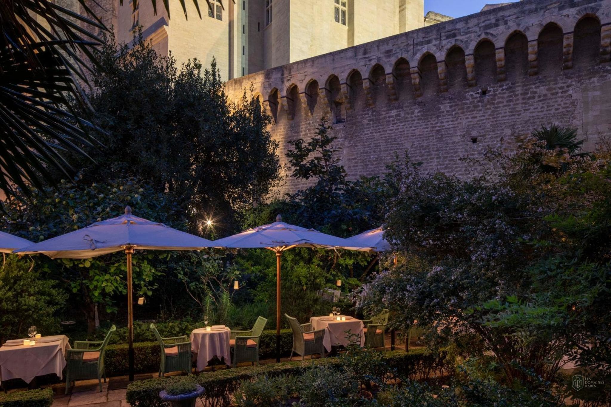 Vue extérieure de l'hôtel La Mirande en Provence-Alpes-Côte d'Azur
