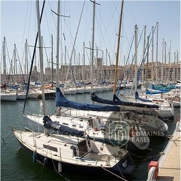 Vue extérieure du restaurant La Nautique à Marseille en Provence-Alpes-Côte d'Azur
