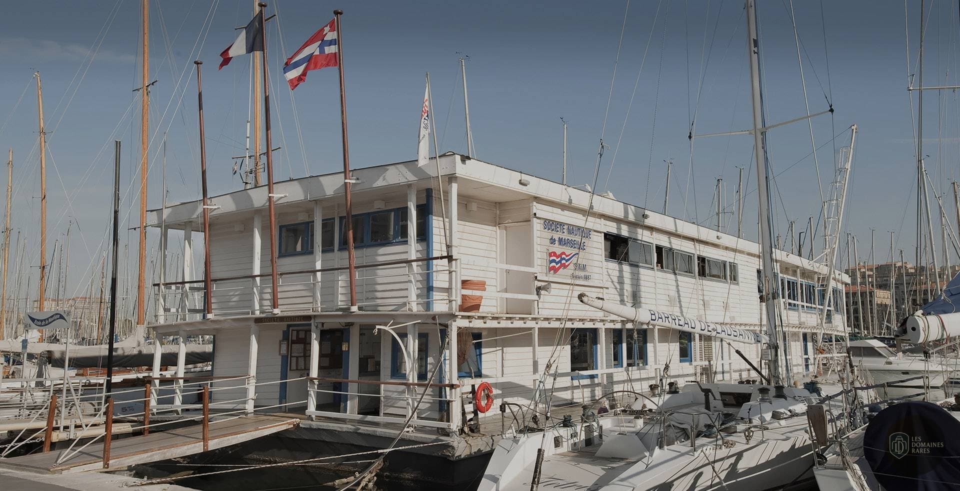 Vue extérieure du restaurant La Nautique à Marseille en Provence-Alpes-Côte d'Azur