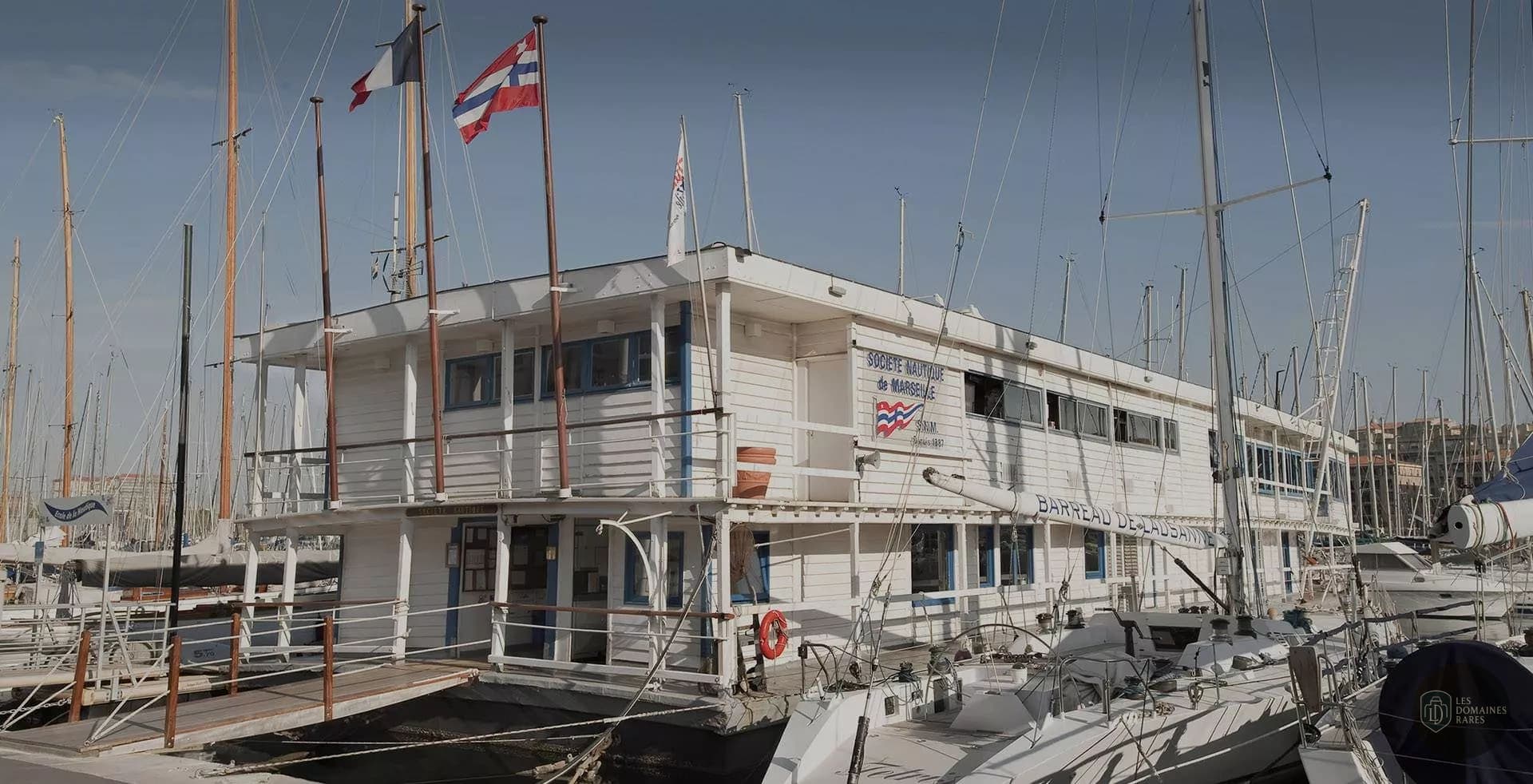 Vue extérieure du restaurant La Nautique à Marseille en Provence-Alpes-Côte d'Azur