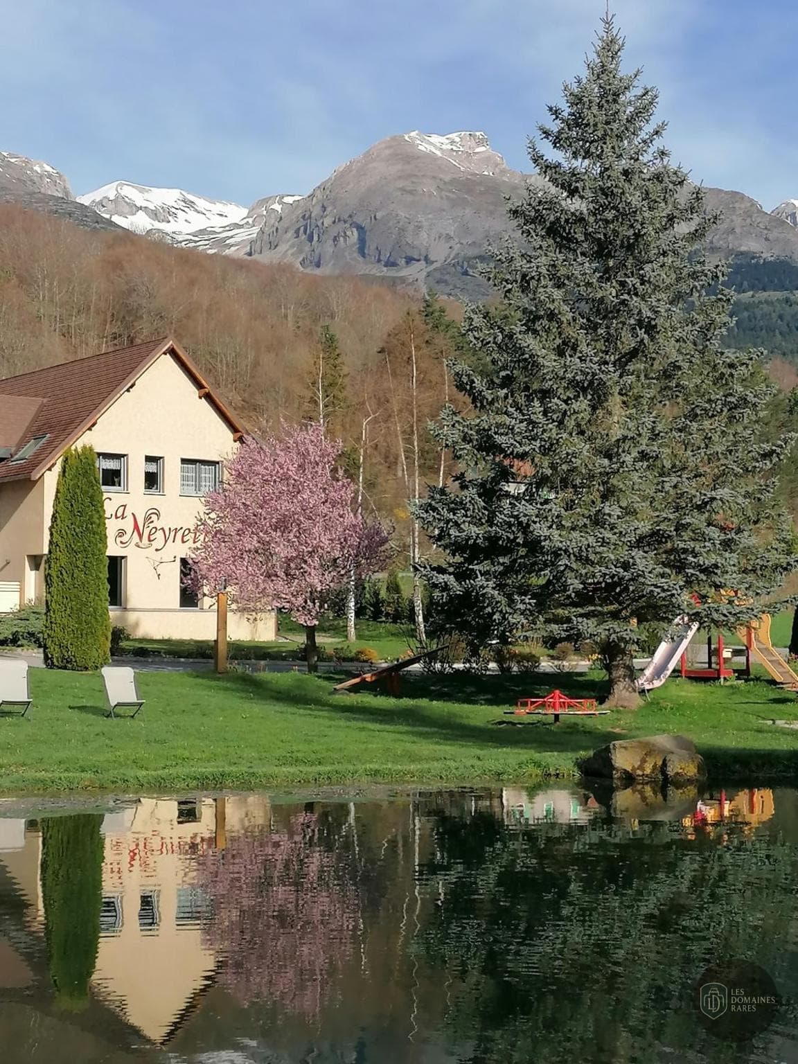 Vue extérieure de l'hôtel La Neyrette en Provence-Alpes-Côte d'Azur