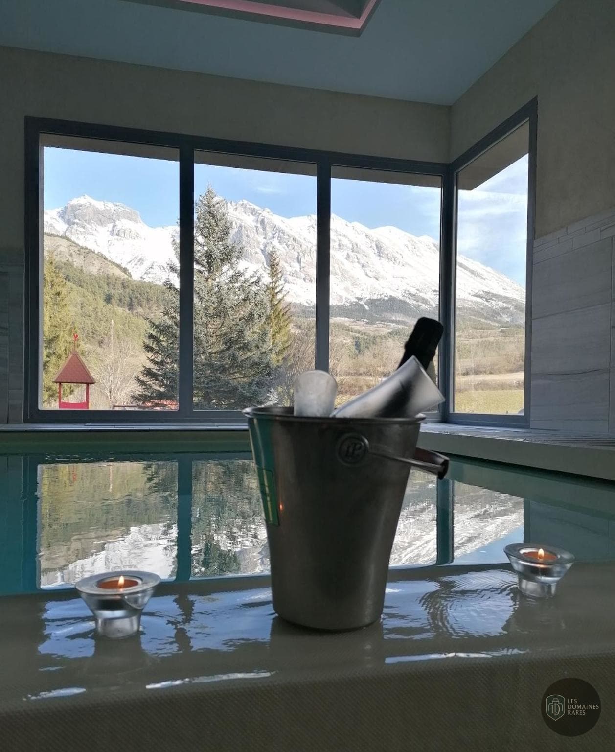 Vue extérieure de l'hôtel La Neyrette en Provence-Alpes-Côte d'Azur