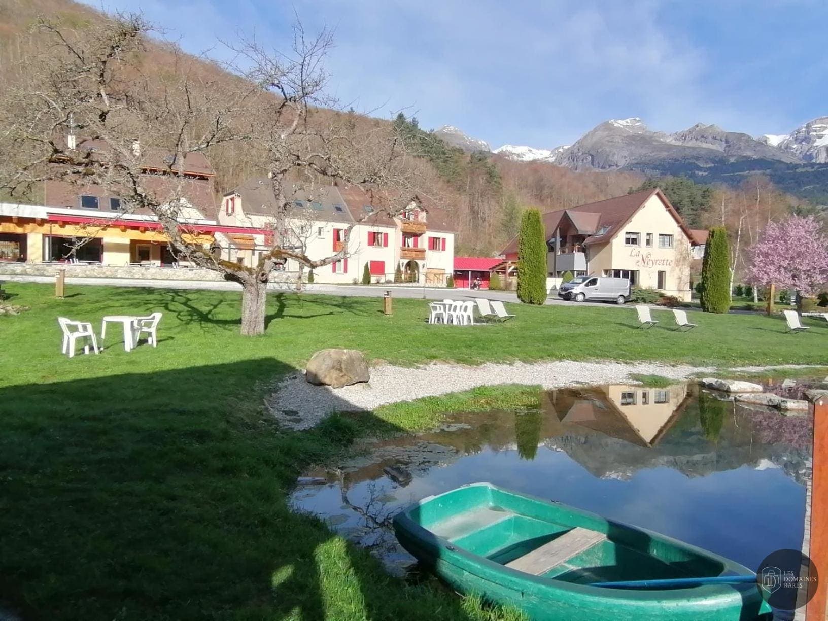 Vue extérieure de l'hôtel La Neyrette en Provence-Alpes-Côte d'Azur