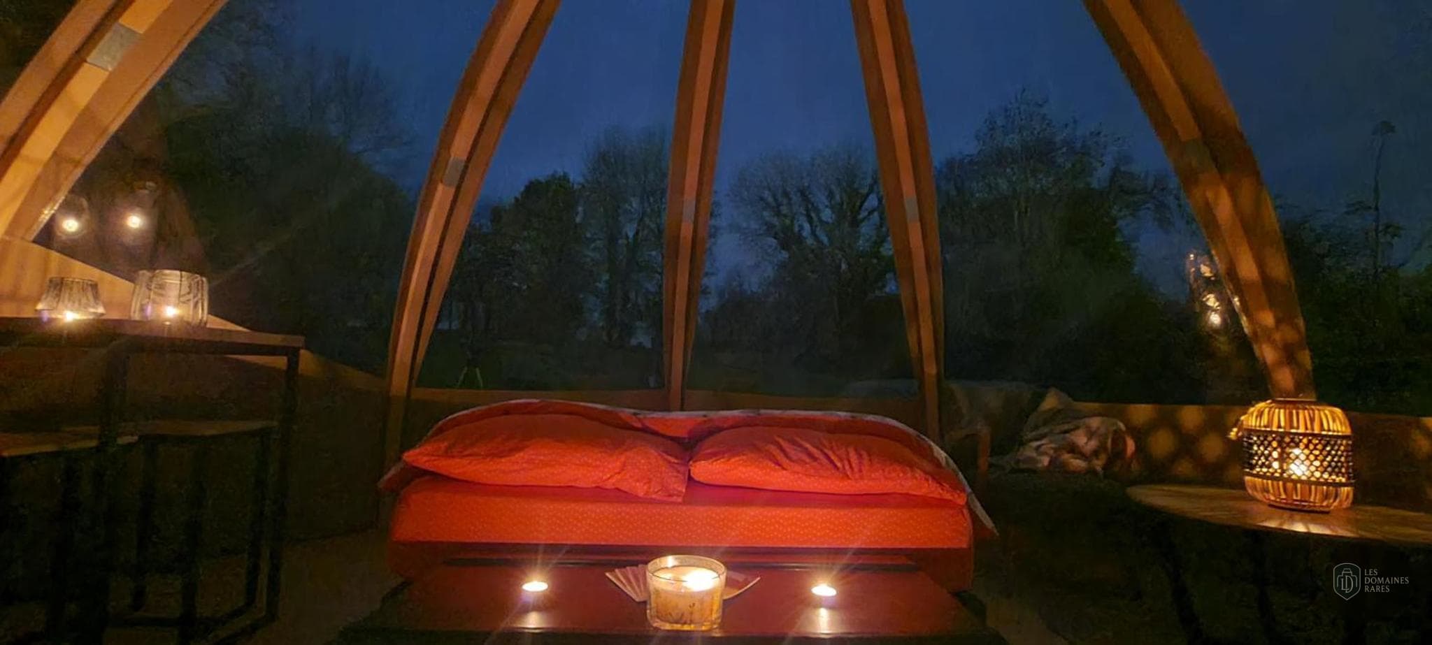 Chambre de l'auberge La PY Sphère en Île-de-France