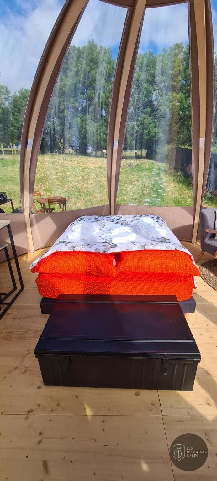 Chambre de l'auberge La PY Sphère en Île-de-France
