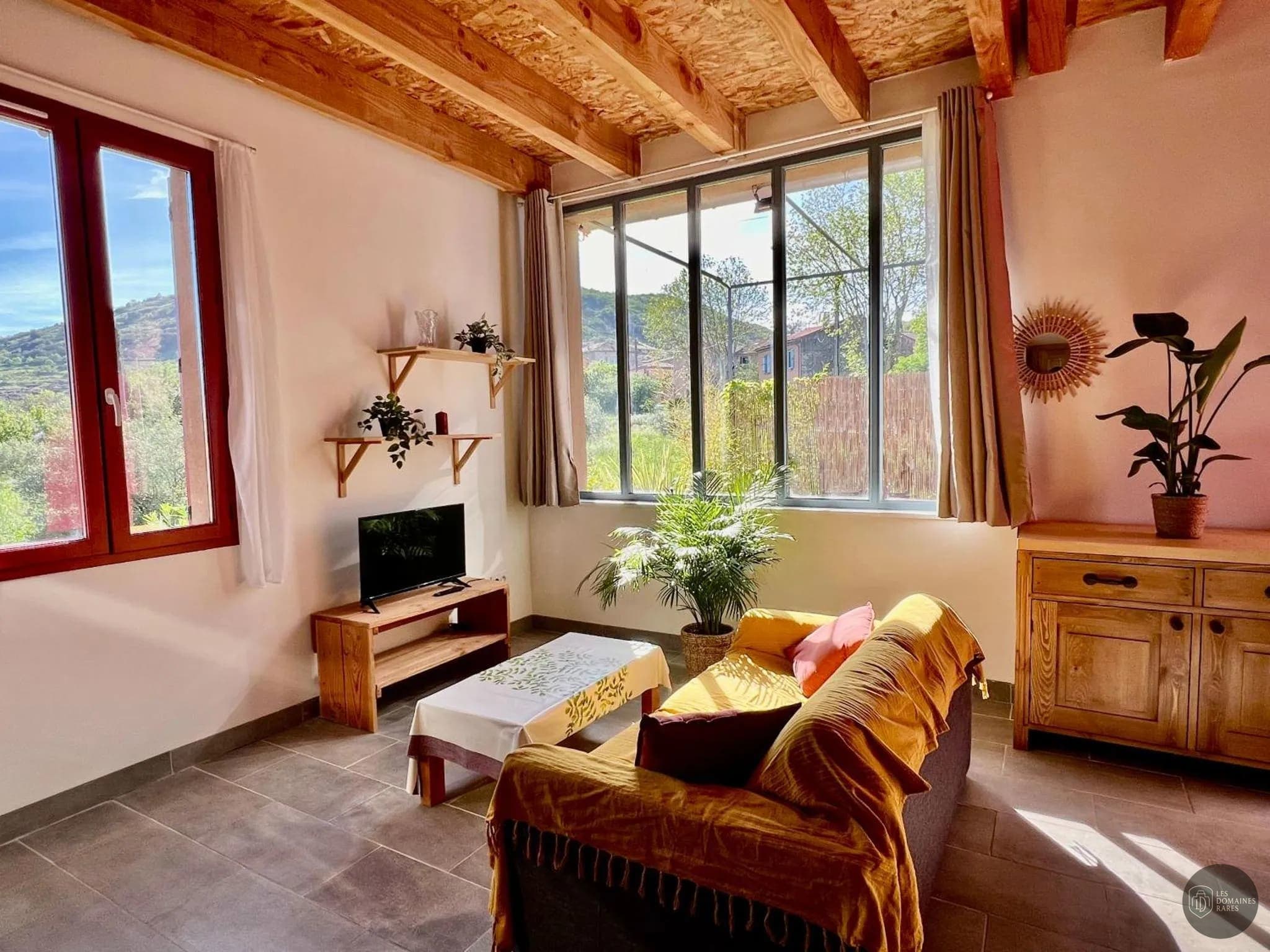 Vue extérieure de l'hôtel La Palombe à Octon en Occitanie