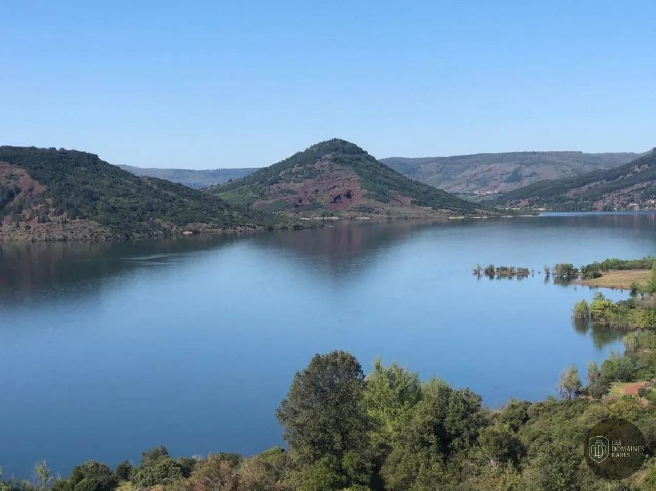 Vue extérieure de l'hôtel La Palombe à Octon en Occitanie