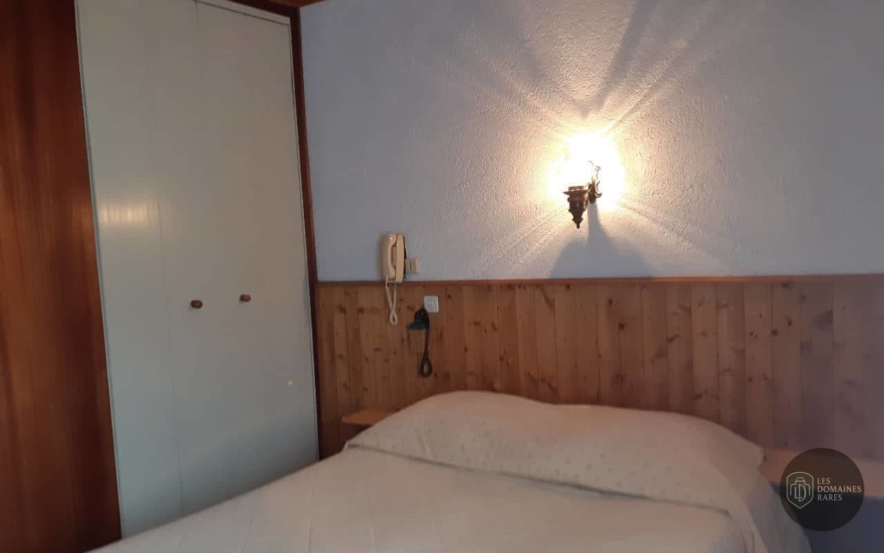 Chambre de l'hôtel La Petite Chaumière à Gex en Auvergne-Rhône-Alpes