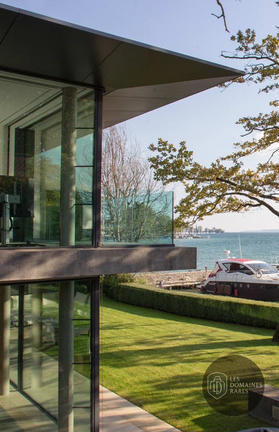 Villa moderne avec vue sur le lac
