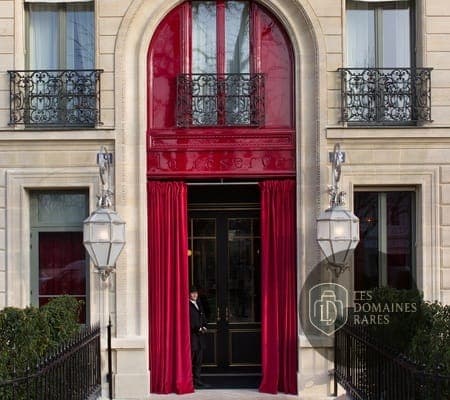Entrée principale de La Réserve Paris