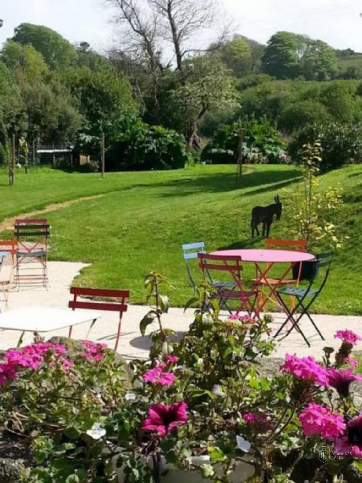 Vue extérieure du lieu La Roche du Marais à La en Normandie