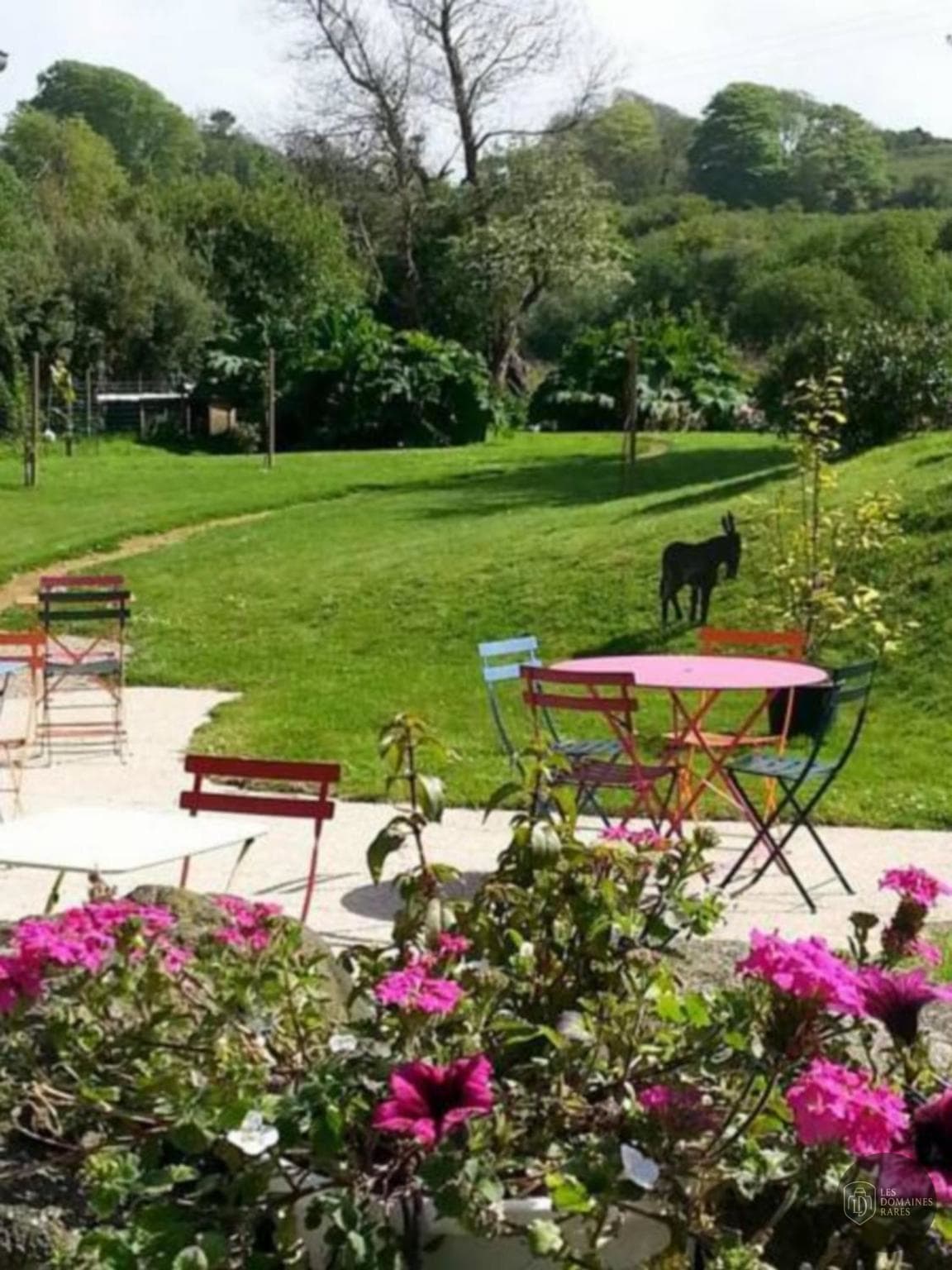 Vue extérieure du lieu La Roche du Marais à La en Normandie