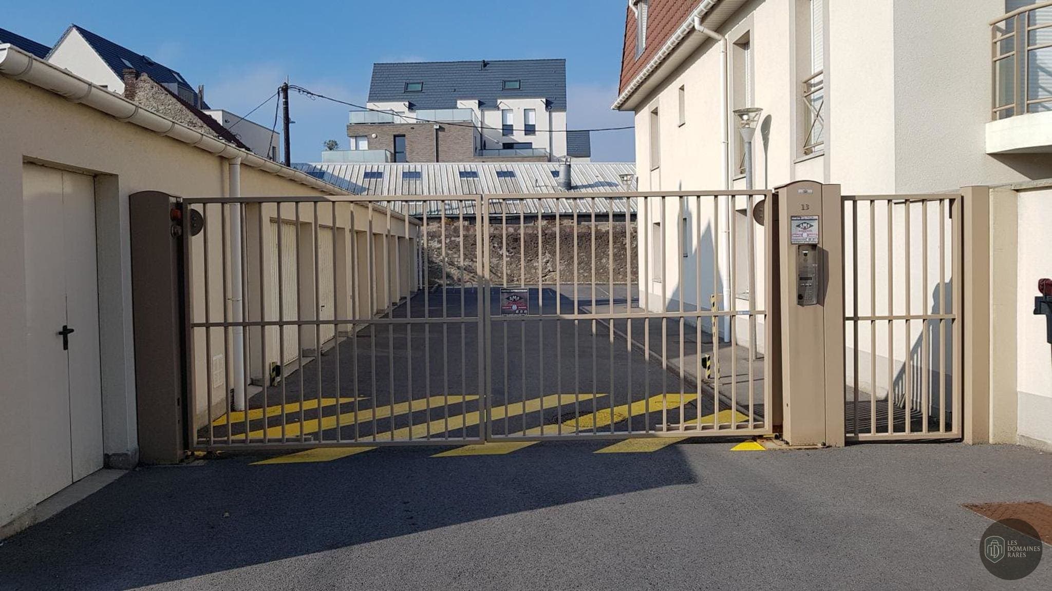 Vue extérieure de l'hôtel La Rose des Vents à Luzet en Auvergne-Rhône-Alpes