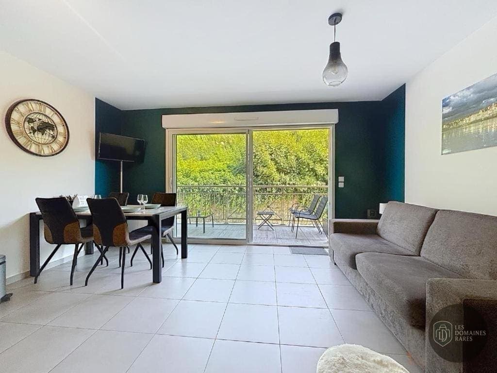 Espace intérieur de l'hôtel La Rose des Vents à Luzet en Auvergne-Rhône-Alpes