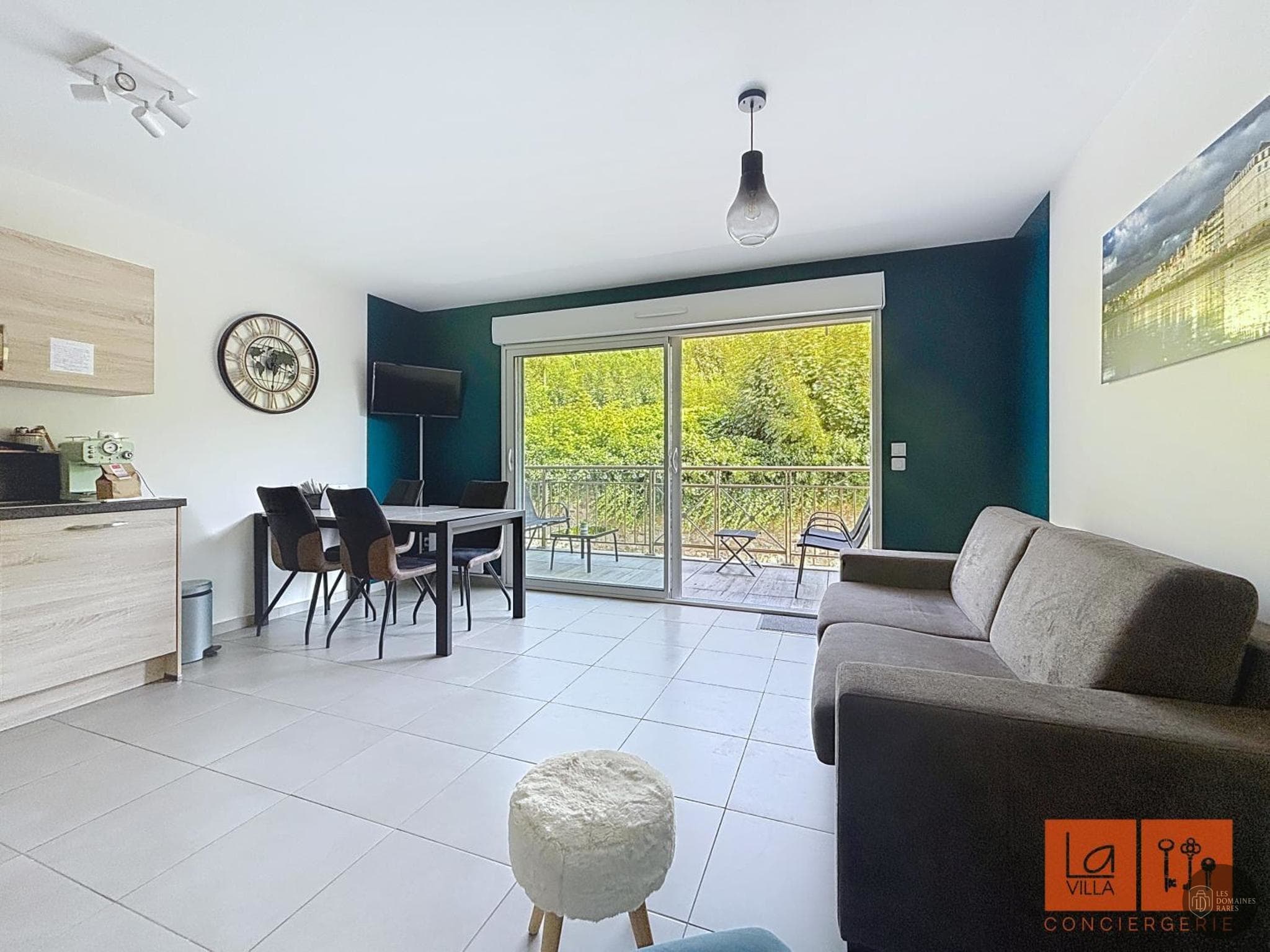 Espace intérieur de l'hôtel La Rose des Vents à Luzet en Auvergne-Rhône-Alpes
