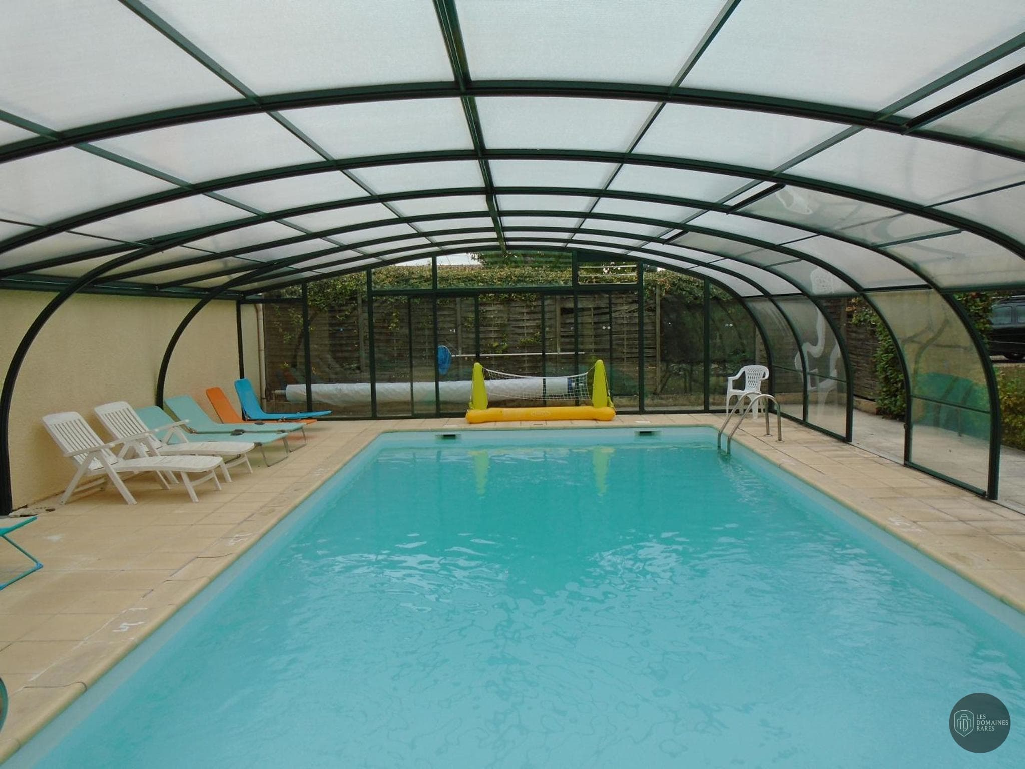 Piscine et activités du lieu La Sans Souci à Paris en Île-de-France