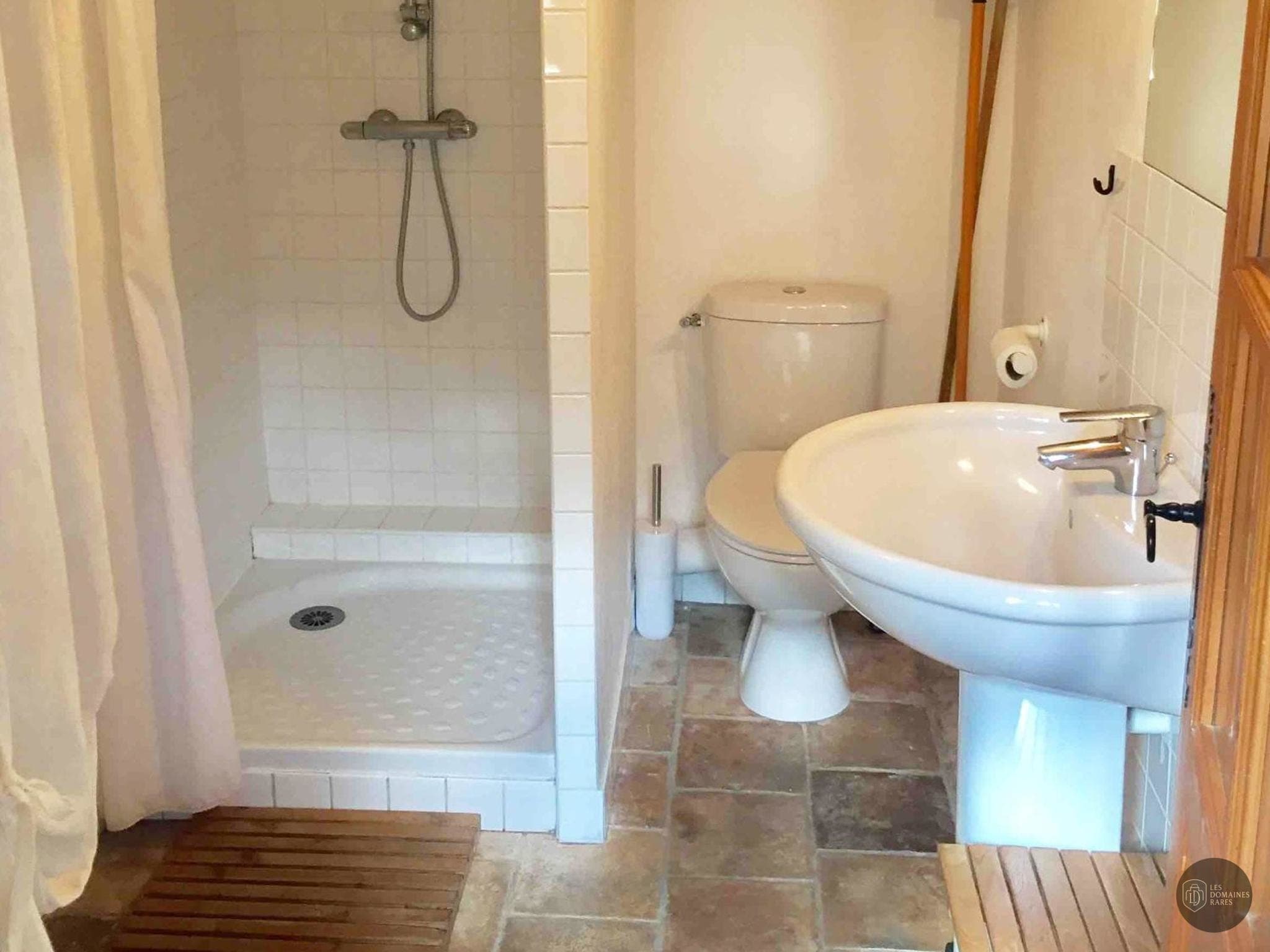 Salle de bain du lieu La Sapinière à Brioude en Auvergne-Rhône-Alpes