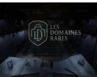 Salle de spectacle vide avec gradins