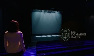 Scène de spectacle, écran de projection