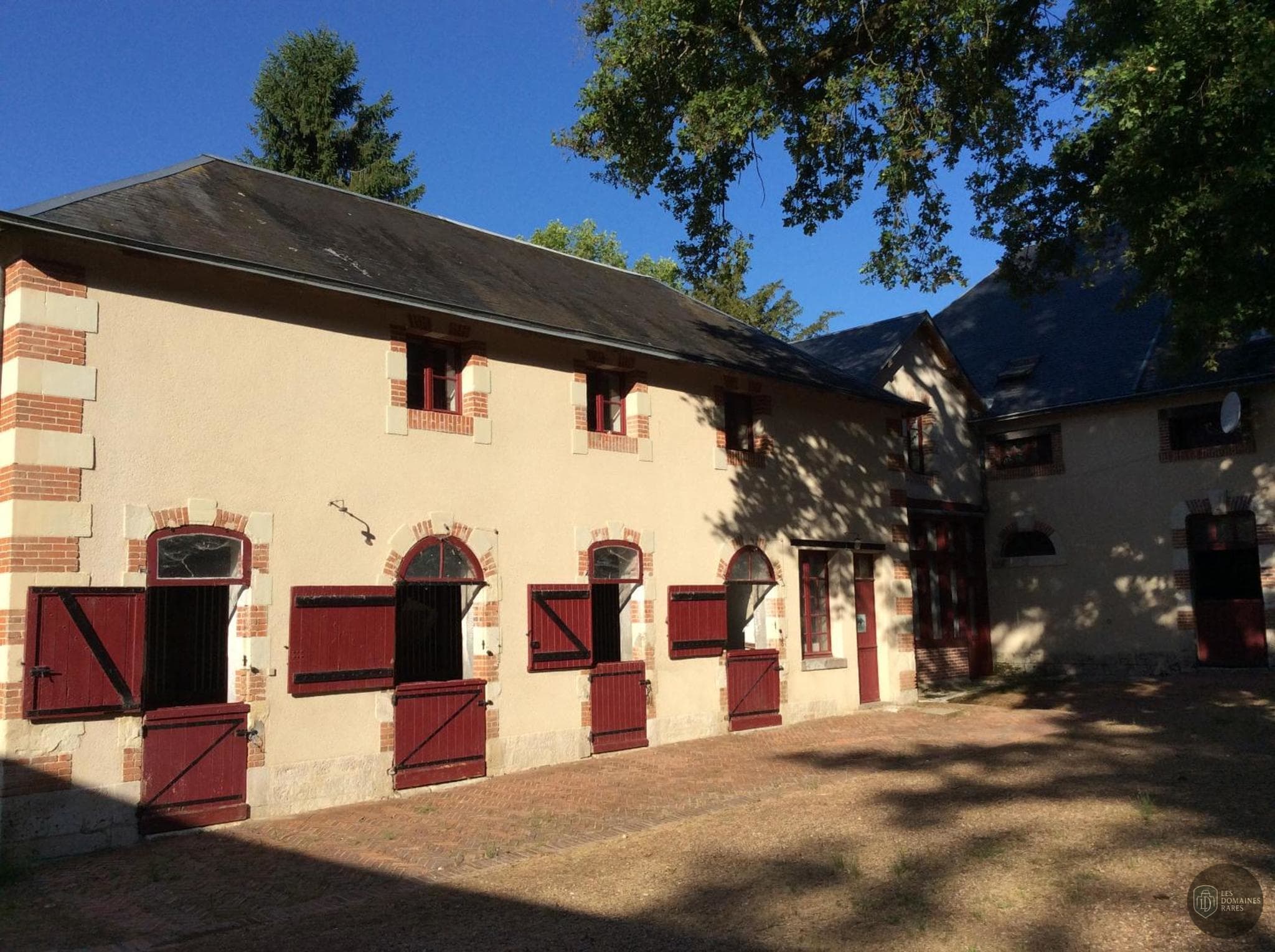 Vue extérieure du lieu La Sellerie à Thivars en Centre-Val de Loire